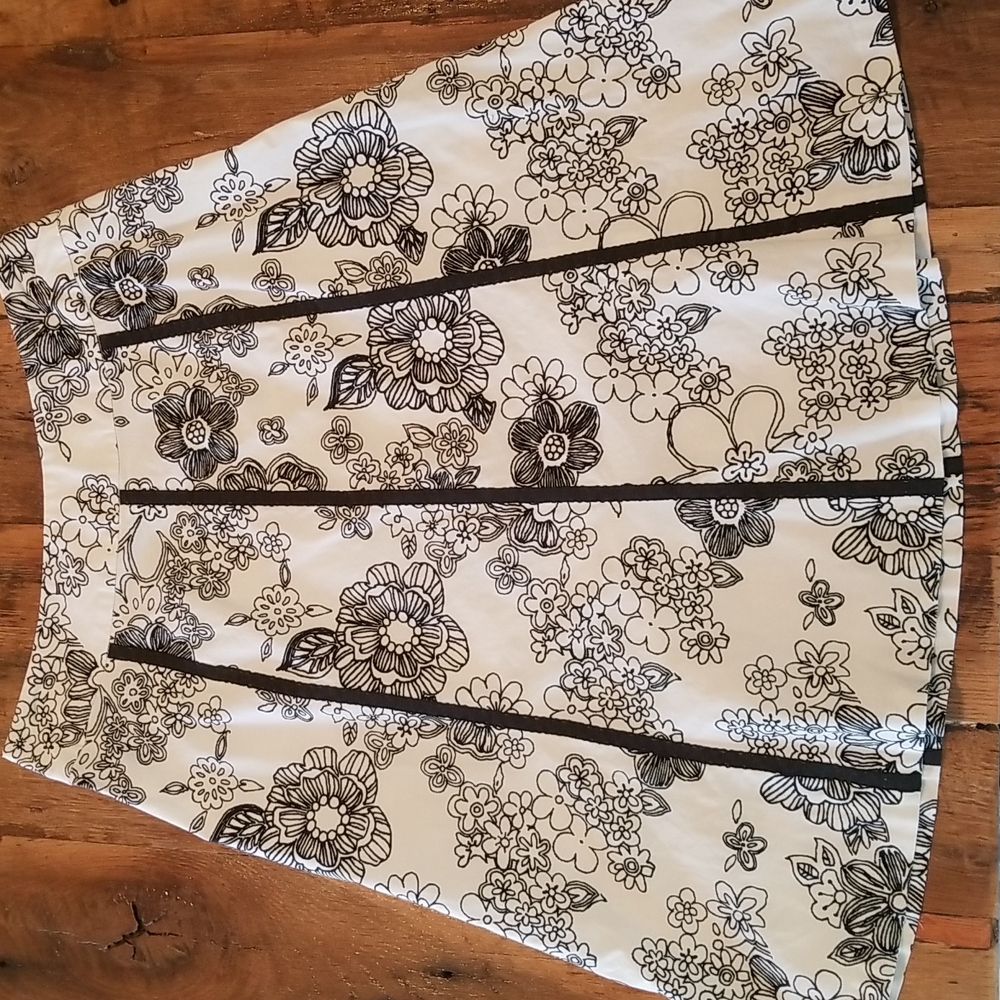Spring skirt, white with black ribbon detail